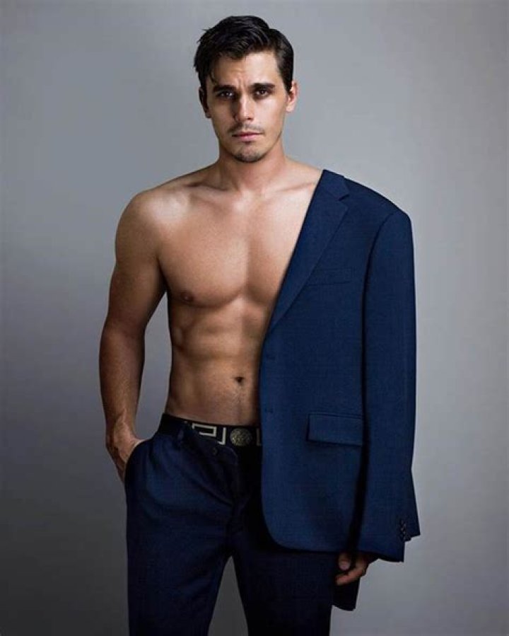 Antoni Porowski's pet Neon