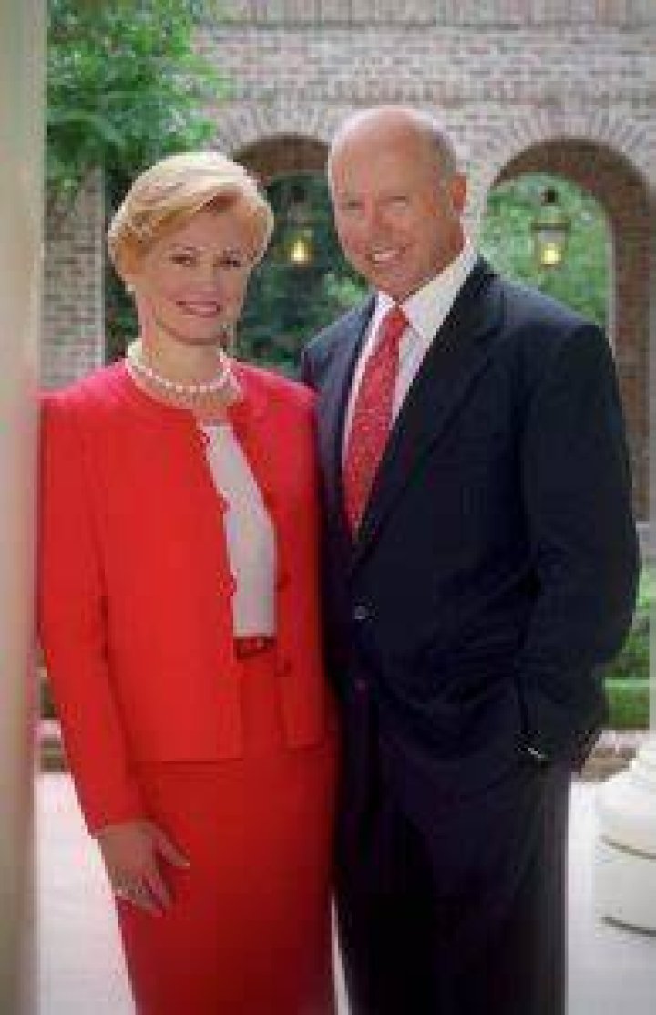 Dan Duncan, Jan Ellis