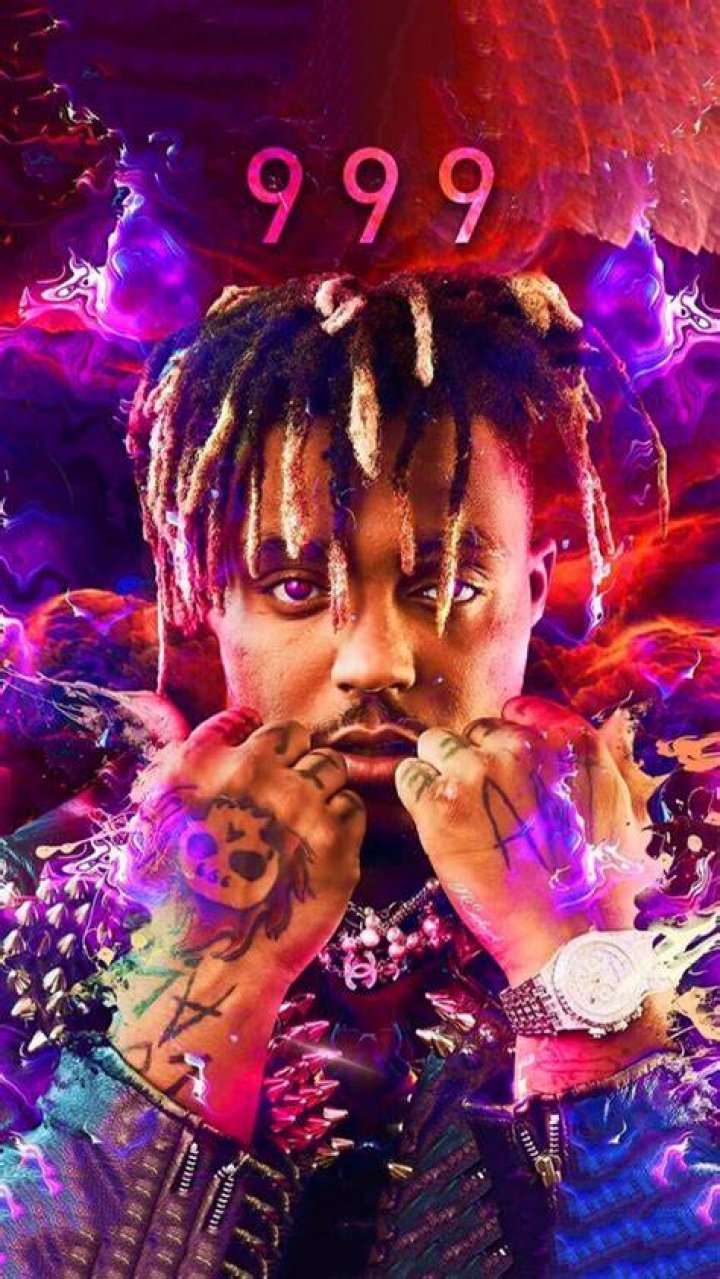Juice Wrld wearing his 999 Skull Pendant