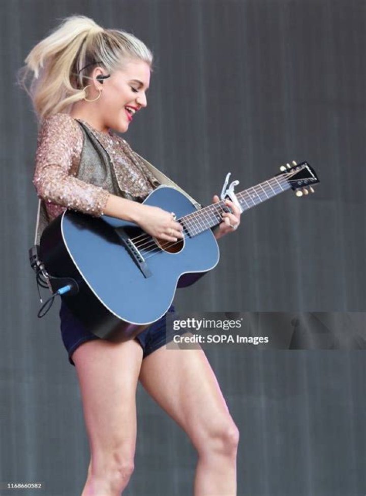Kelsea Ballerini's pet Dibs