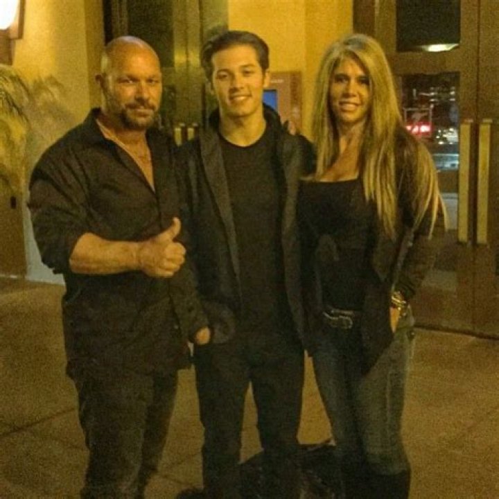 Leo Howard Parents