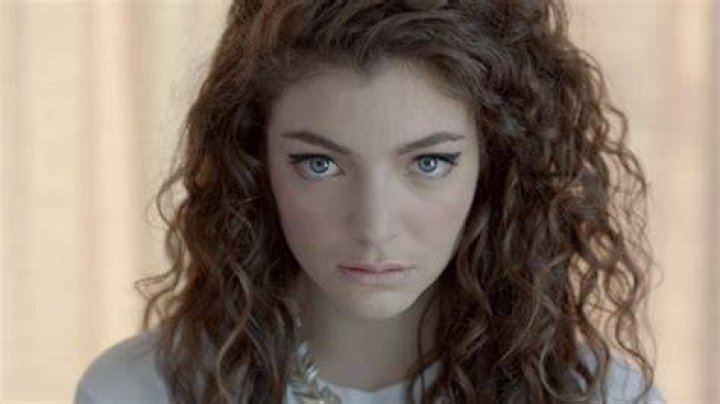 Lorde's pet Pearl