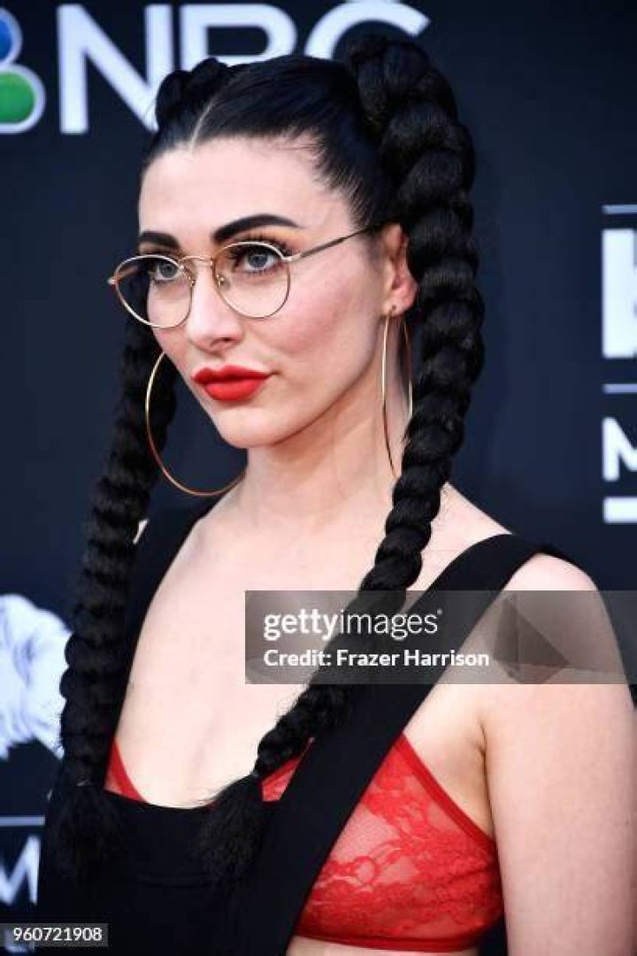 Qveen Herby's pet Gary