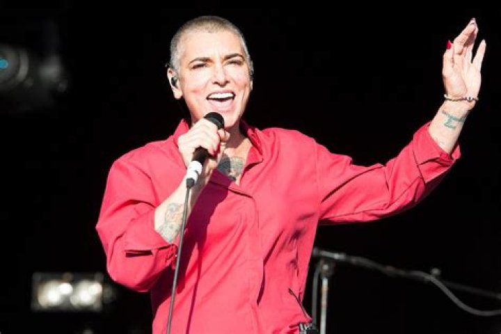 Sinead O'Connor Appears At Borders To Promote Her New 2-CD "Theology"