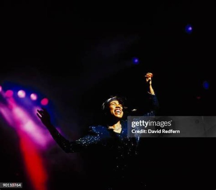 Syreeta Wright in an stage while performing. career, professional life